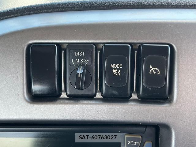Nissan QUON 2014-01 1229298-26