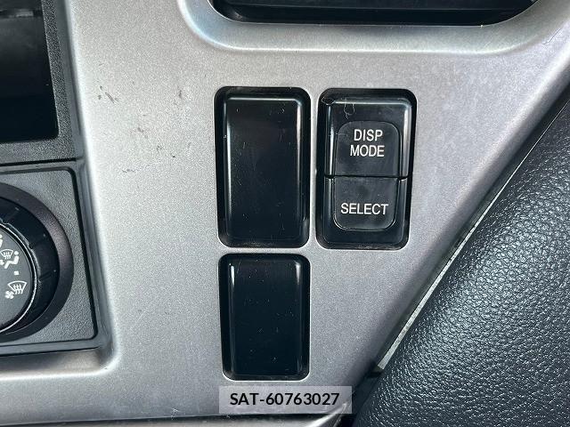 Nissan QUON 2014-01 1229298-27