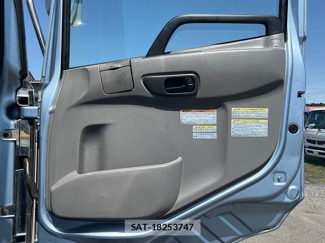 Nissan QUON 2012-01 1229290-9