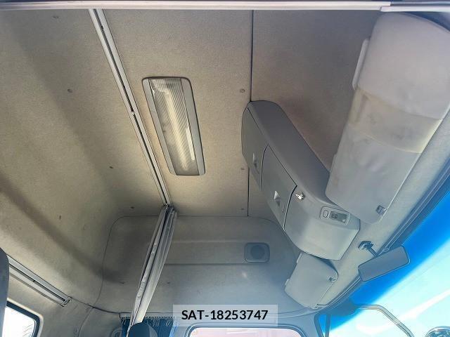 Nissan QUON 2012-01 1229290-12