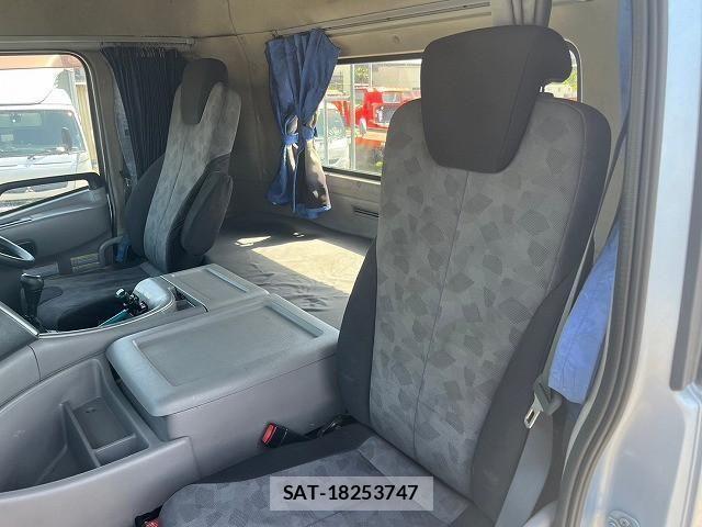 Nissan QUON 2012-01 1229290-14