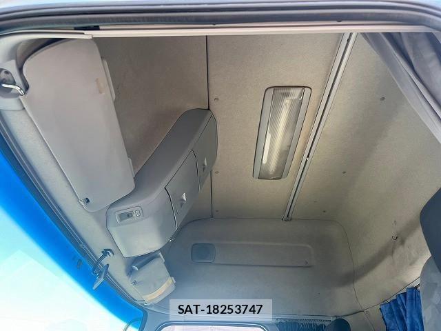 Nissan QUON 2012-01 1229290-16