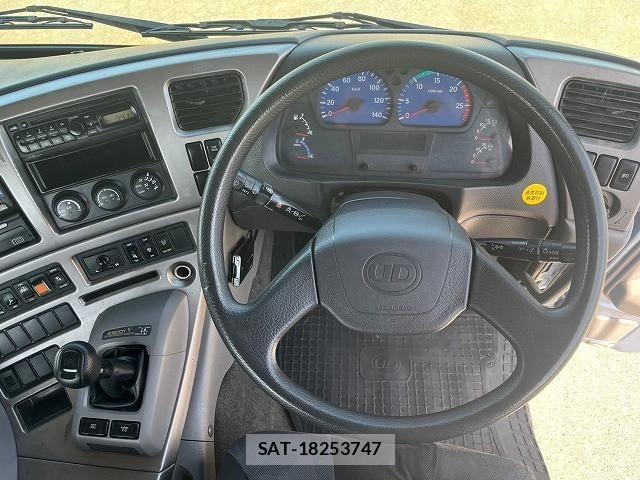 Nissan QUON 2012-01 1229290-17