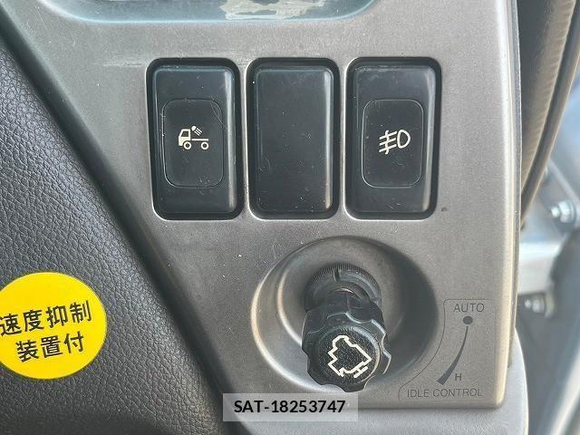 Nissan QUON 2012-01 1229290-19