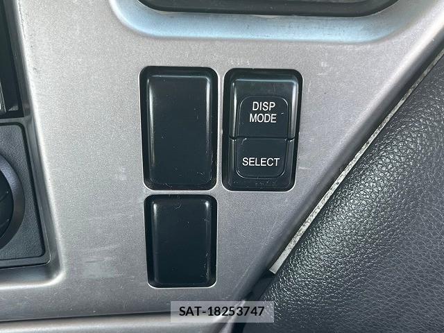 Nissan QUON 2012-01 1229290-20