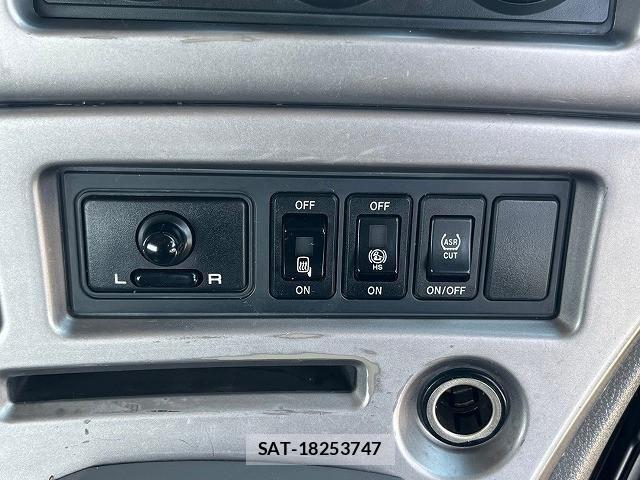 Nissan QUON 2012-01 1229290-22