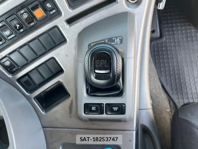 Nissan QUON 2012-01 1229290-25
