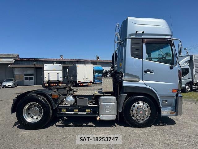 Nissan QUON 2012-01 1229290-4