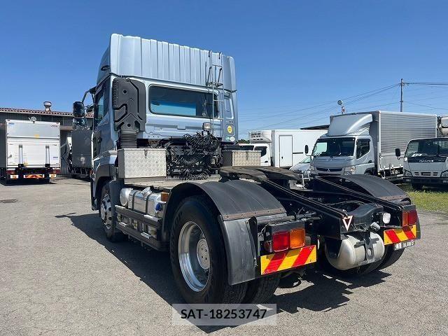 Nissan QUON 2012-01 1229290-7