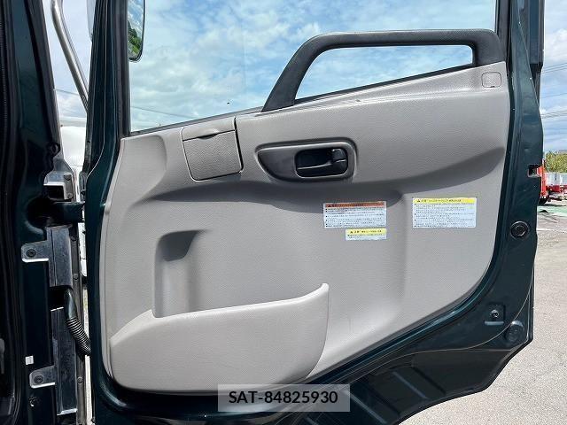 Nissan QUON 2012-03 1229292-11