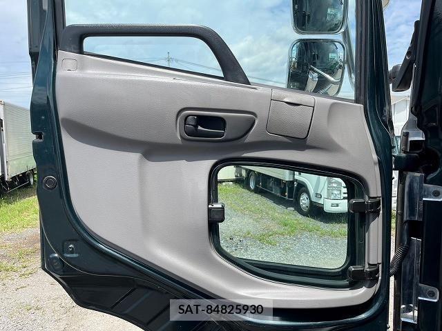 Nissan QUON 2012-03 1229292-15