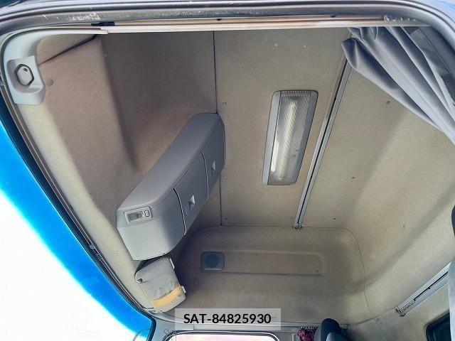 Nissan QUON 2012-03 1229292-18