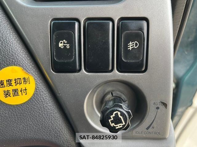 Nissan QUON 2012-03 1229292-26