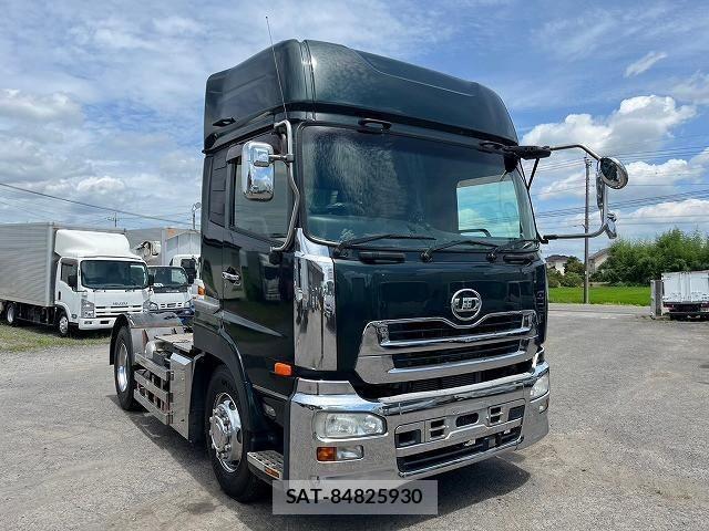 Nissan QUON 2012-03 1229292-3