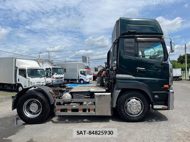 Nissan QUON 2012-03 1229292-4
