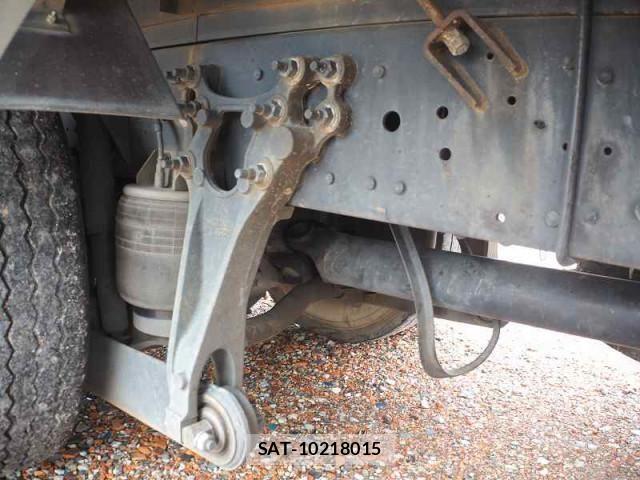 Nissan QUON 2013-07 1229295-23