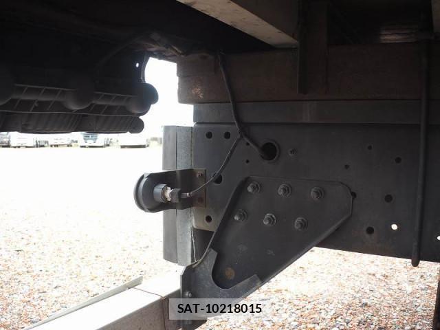 Nissan QUON 2013-07 1229295-27
