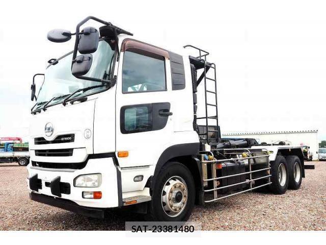 Nissan QUON 2013-07 1229297-0