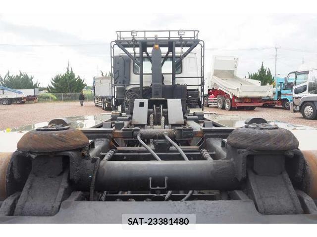 Nissan QUON 2013-07 1229297-10