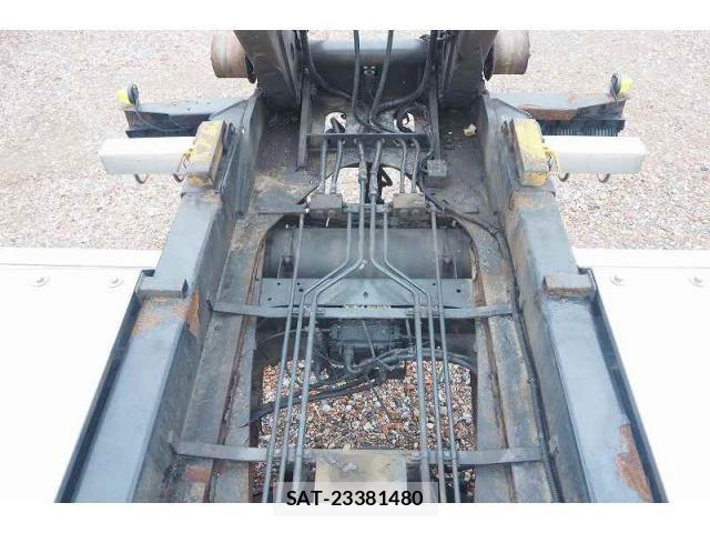 Nissan QUON 2013-07 1229297-15