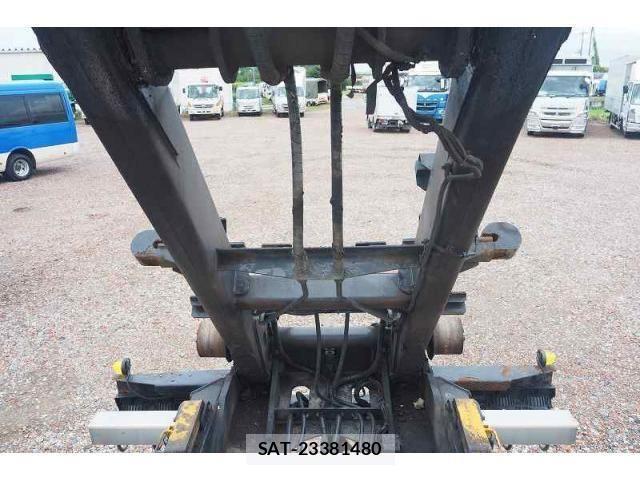 Nissan QUON 2013-07 1229297-16