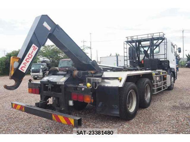 Nissan QUON 2013-07 1229297-23