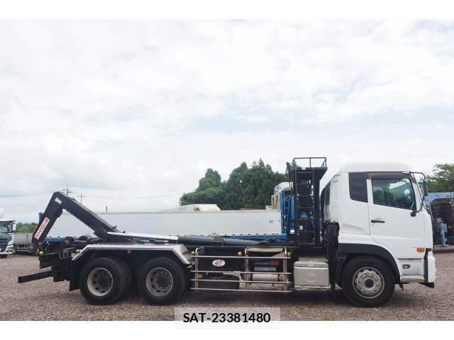 Nissan QUON 2013-07 1229297-25