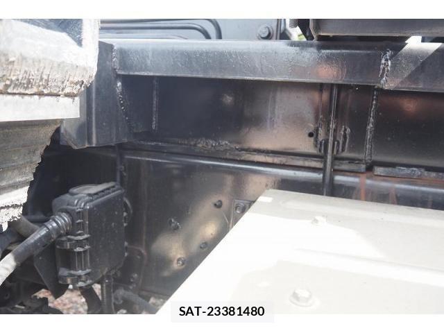 Nissan QUON 2013-07 1229297-27
