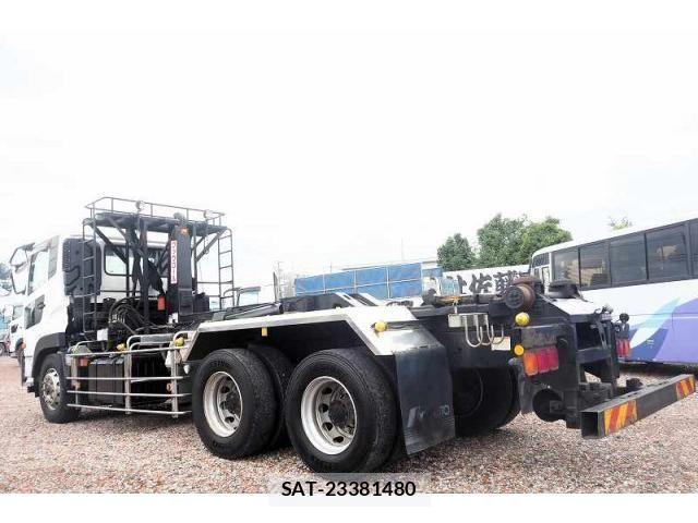 Nissan QUON 2013-07 1229297-2