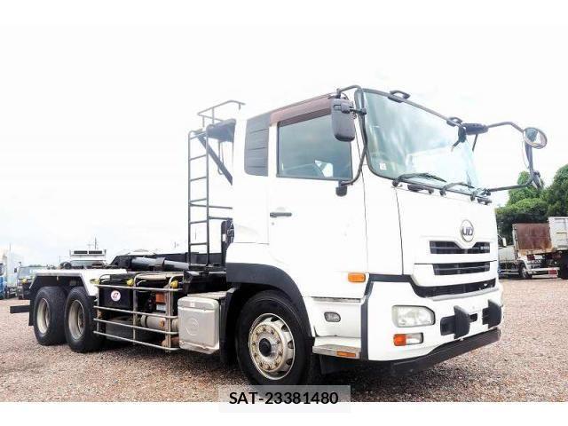 Nissan QUON 2013-07 1229297-6