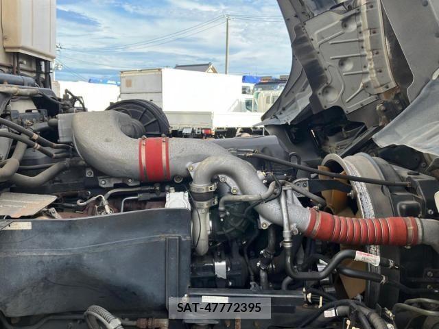 Nissan QUON 2013-06 1268362-14