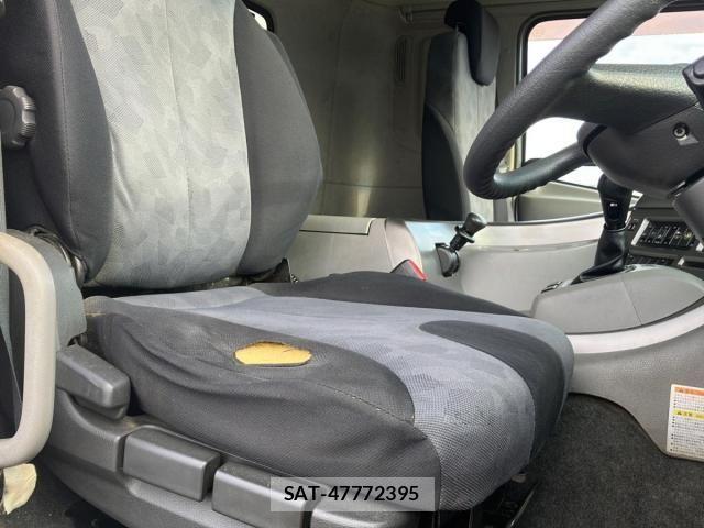 Nissan QUON 2013-06 1268362-15