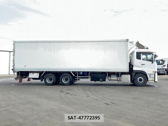 Nissan QUON 2013-06 1268362-5