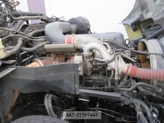 Nissan QUON 2015-03 1372424-12