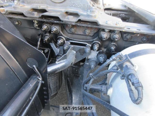 Nissan QUON 2015-03 1372424-15