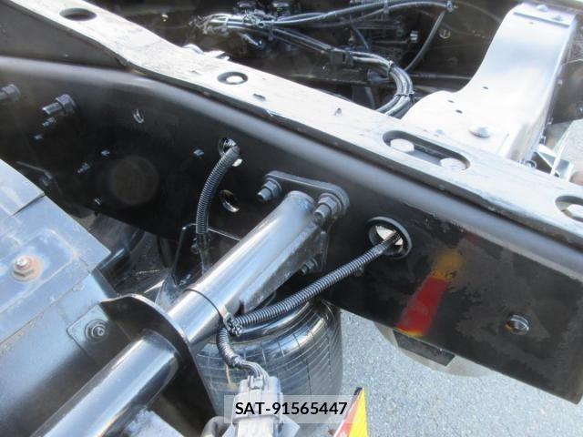 Nissan QUON 2015-03 1372424-19