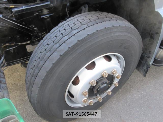 Nissan QUON 2015-03 1372424-23