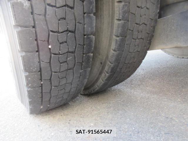 Nissan QUON 2015-03 1372424-25