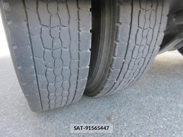 Nissan QUON 2015-03 1372424-26