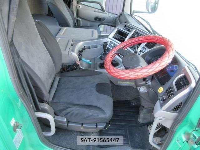 Nissan QUON 2015-03 1372424-27