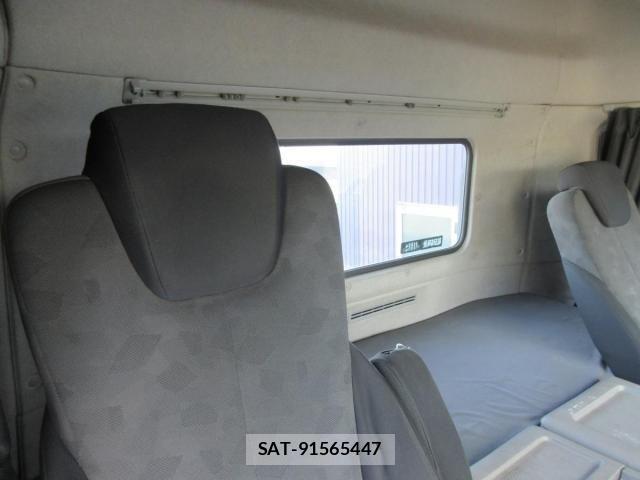 Nissan QUON 2015-03 1372424-28
