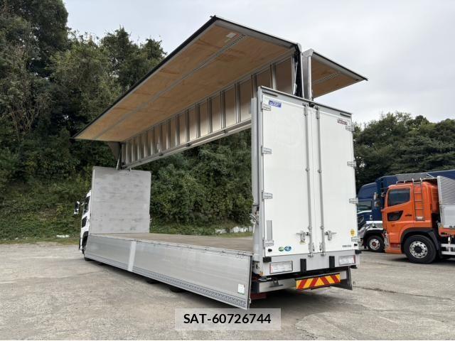 Nissan QUON 2023-04 1402960-9