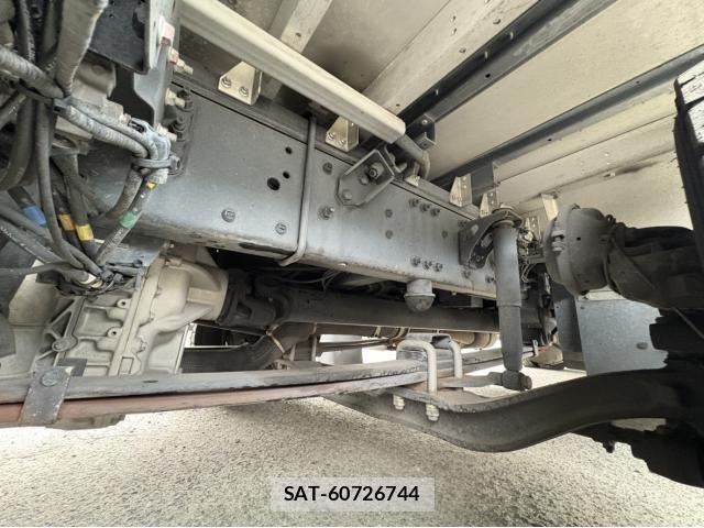 Nissan QUON 2023-04 1402960-16