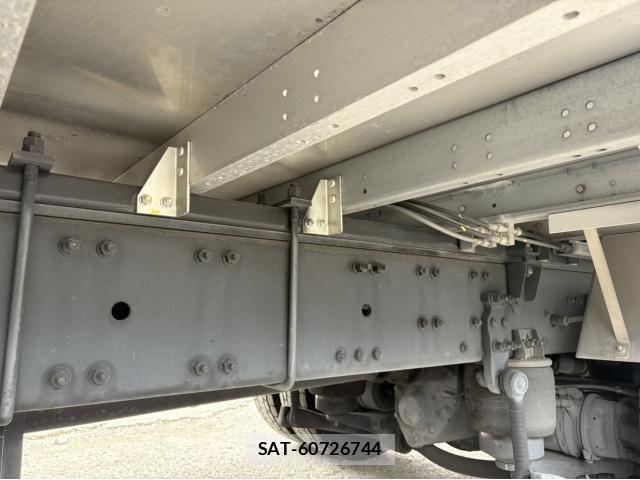 Nissan QUON 2023-04 1402960-17