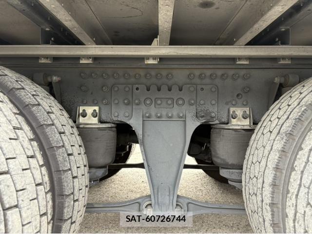 Nissan QUON 2023-04 1402960-18