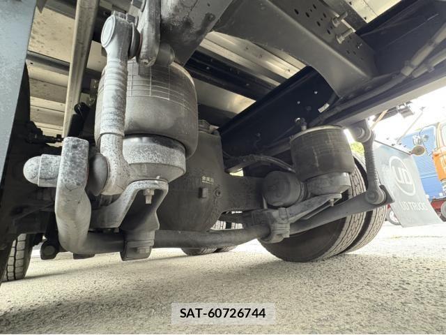 Nissan QUON 2023-04 1402960-21
