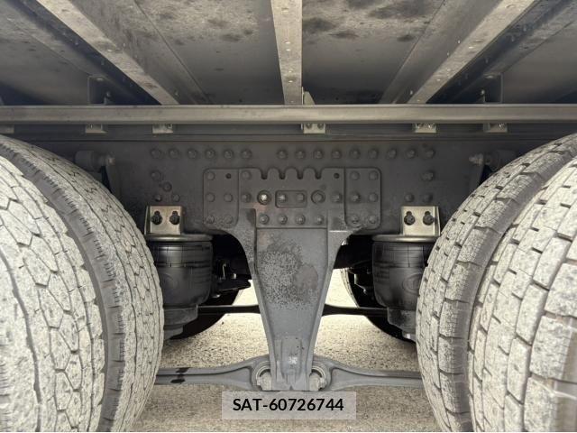 Nissan QUON 2023-04 1402960-23