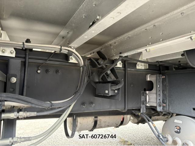 Nissan QUON 2023-04 1402960-24