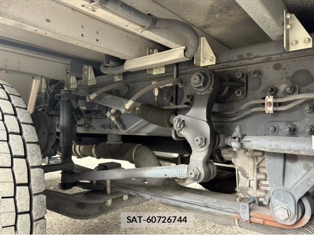 Nissan QUON 2023-04 1402960-25