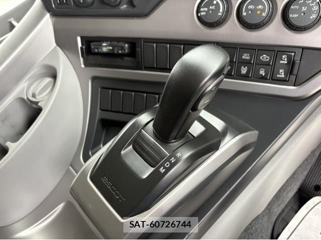 Nissan QUON 2023-04 1402960-28